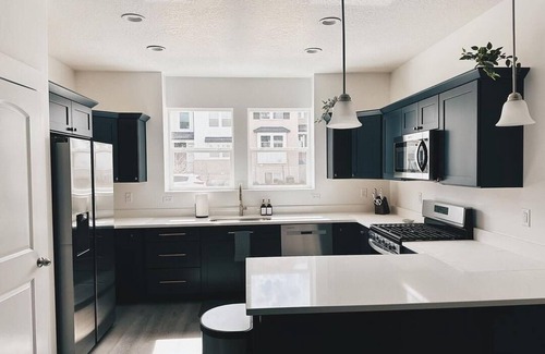 Salt Lake County House | Mountain Ridge Retreat. Less than 1 mile from premier entertainment and shopping