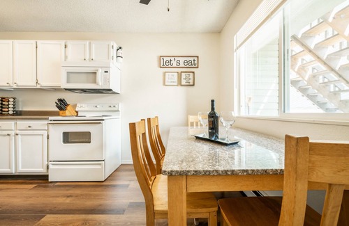 Rockrimmon Condo | ❤Mountain Springs Condo! 5 guests, Kitchen 2 BR❤