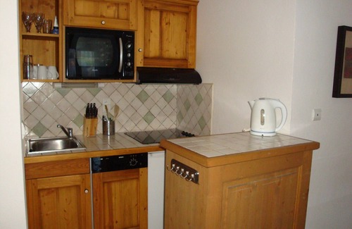 Bozel Apartment | Mountain Style Apartment with Large South-Facing Balcony