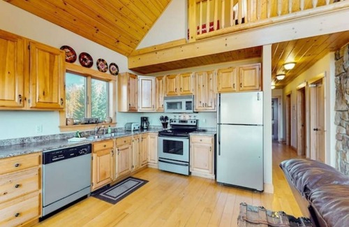 Greenwood Cabin | Mountain & Sunset Views. Maine Foliage Retreat