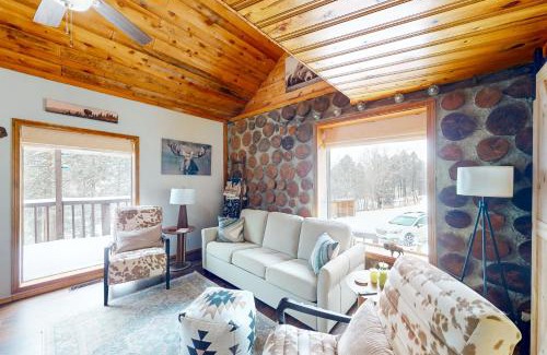 Custer House | Mountain-Top Haven