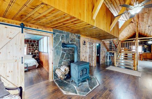 Custer House | Mountain-Top Haven