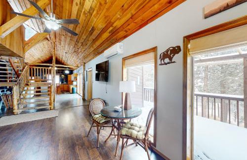 Custer House | Mountain-Top Haven