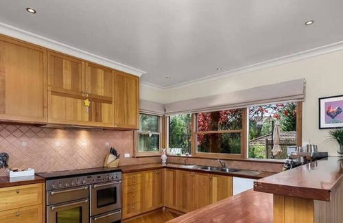 Eltham North House | Mountain-top Mudbrick Mansion