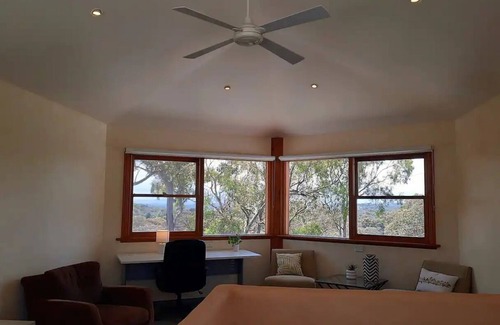 Eltham North House | Mountain-top Mudbrick Mansion