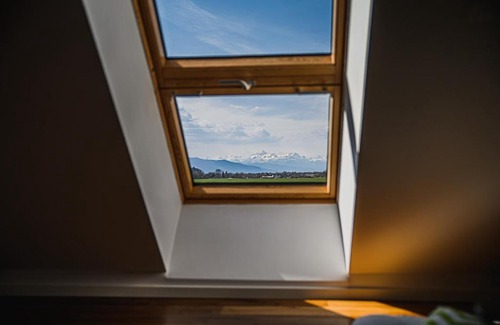 Praprotna Polica Apartment | Mountain View Apartment with Sauna