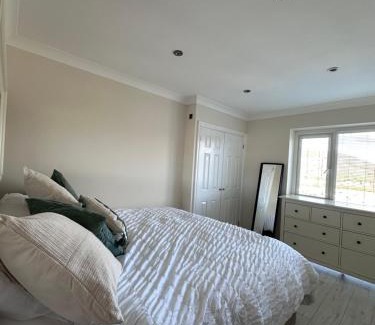 Nantgarw House | Mountain View - 3 Bedroom home