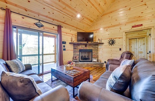 Murphy House | Mountain View and Fire Pit Updated Murphy Cabin!