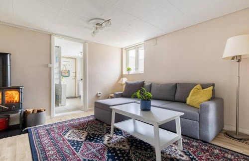 Baerum Apartment | Mountain view Apartment near Oslo: bedroom, lounge, kitchen and bathroom. Flat in Rykkinn