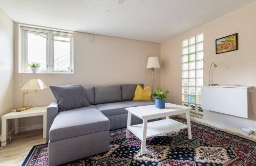 Baerum Apartment | Mountain view Apartment near Oslo: bedroom, lounge, kitchen and bathroom. Flat in Rykkinn