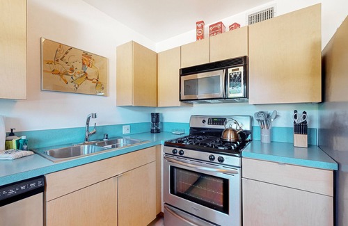 Old Las Palmas Condo | Mountain-view condo with pool, hot tub, balcony, & central AC