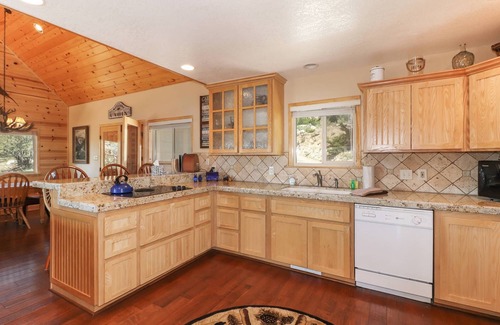 Whispering Forest Cabin | Mountain View Escape by Destination Big Bear : Relaxing Views of the Snow Summit & Bear Mtn! Pool Table! WiFi & Streaming TV!