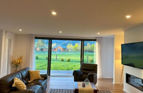Hanmer Springs House | Mountain View Haven - Hanmer Springs Holiday Home