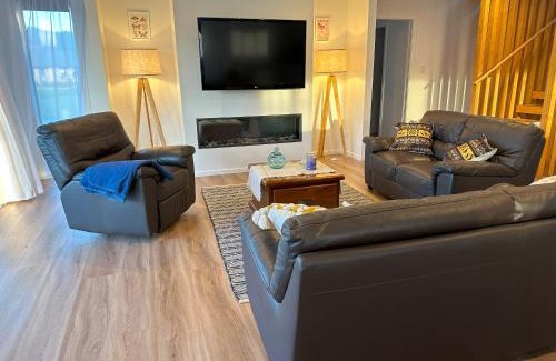 Hanmer Springs House | Mountain View Haven - Hanmer Springs Holiday Home