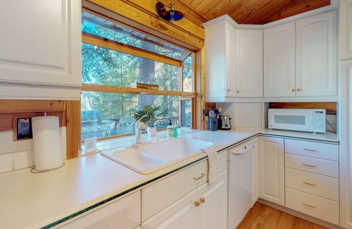Leavenworth House | Mountain-view home with private hot tub near skiing & lake - dog-friendly