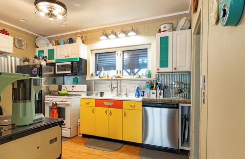Canaan Valley House | MOUNTAIN VIEW HOUSE, 4-bedroom, pet friendly house with bike shed with AC, WiFi