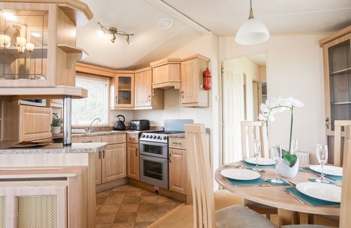 Caergeiliog Cottage | Mountain View Lodge 2