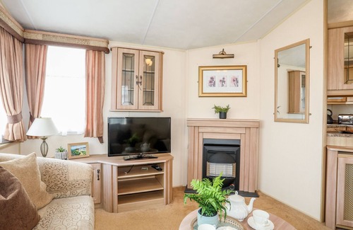 Caergeiliog Cottage | Mountain View Lodge 2
