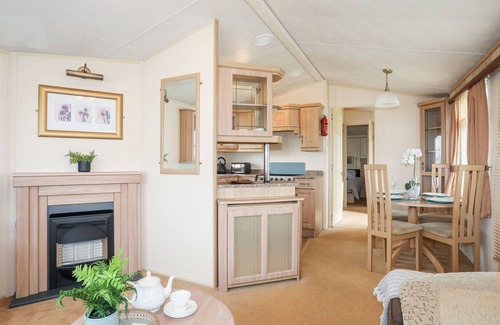 Caergeiliog Cottage | Mountain View Lodge 2