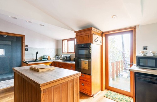 Farden House | Mountain View Lodge, Luxury Woodland Lodge with Hot Tub
