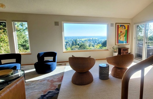 West Salem House | Mountain View Memories in the middle of Willamette and Yamhill Wine Country
