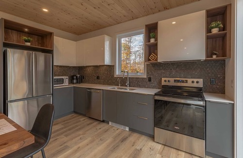 La Conception Ski Chalet | Mountain View Retreat with Private Hot Tub & Pool