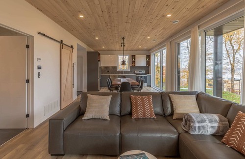 La Conception Ski Chalet | Mountain View Retreat with Private Hot Tub & Pool