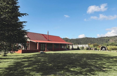 Hokitika House | Mountain View Retreat