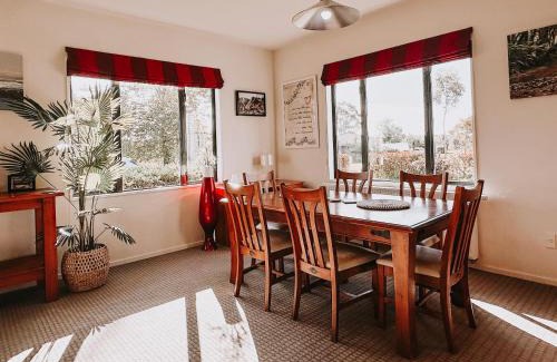 Hokitika House | Mountain View Retreat