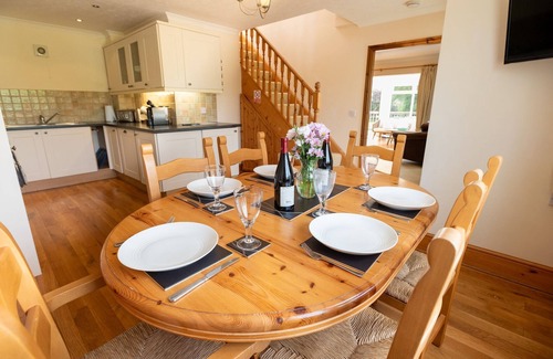 Dulas Cottage | Mountain View - sleeps 5 guests in 2 bedrooms