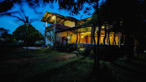 Hingurakgoda Hotel | Mountain View Tranquil Eco Remote Lodge