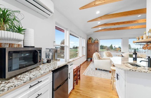 Port Angeles House | Mountain-view villa retreat with hot tub & sauna