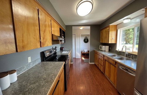 Yelm House | Mountain View.walk to attractions & dining