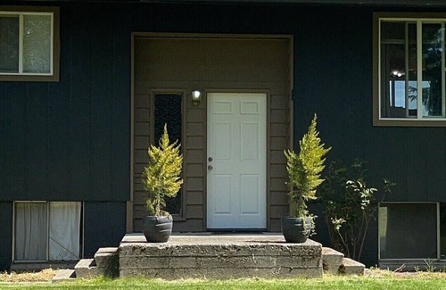 Yelm House | Mountain View.walk to attractions & dining