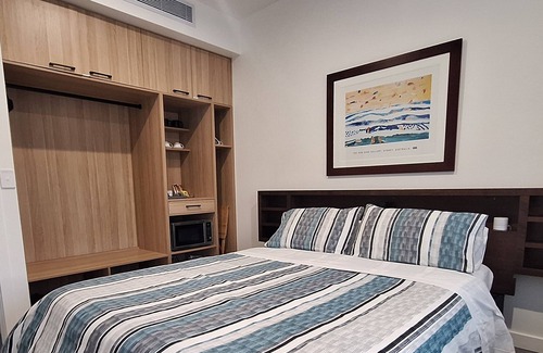Tullimbar Bed & Breakfast | Mountain Views - Front Verandah - Footpath entrance - No traffic - Ground Floor