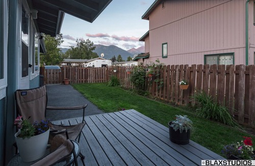Northeast Anchorage House | Mountain Views! Ground floor unit in a triplex near shopping and amenities