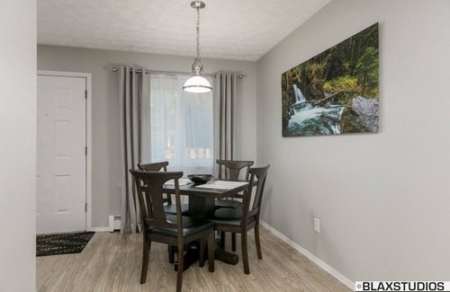 Northeast Anchorage House | Mountain Views! Ground floor unit in a triplex near shopping and amenities