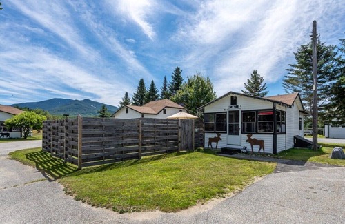 Twin Mountain Cabin | Mountain views Hiking by Day & Hot tub by night #2