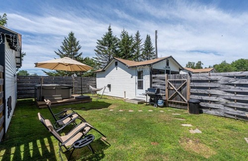 Twin Mountain Cabin | Mountain views Hiking by Day & Hot tub by night #2