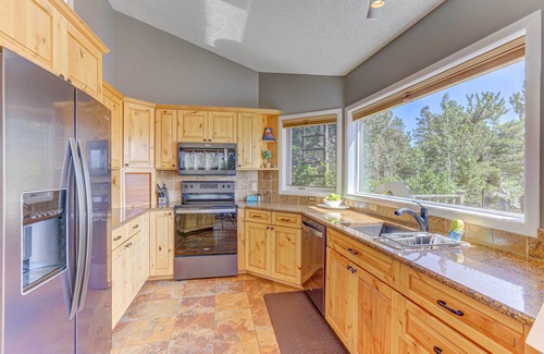 Black Hawk House | Mountain Views + Hot Tub: Airy Forest Escape!