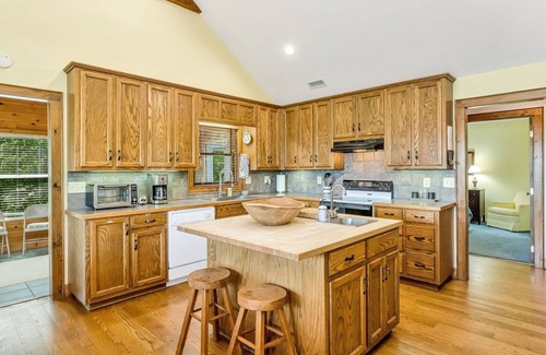 Grassy Creek Cabin | Mountain Views - Indoor & Outdoor Wood Burning Fireplaces - Close to Grayson Highlands