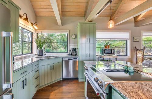 Thurston House | Mountain Views Peaceful Eugene Country Cottage!