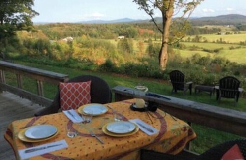 Irasburg Apartment | Mountain views - peaceful small ranch on 5 acres