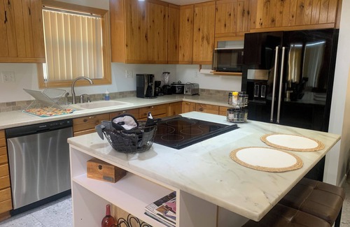 Crooked River Ranch House | Mountain Views & Sunsets with hot tub, AC, pet friendly in Crooked River Ranch