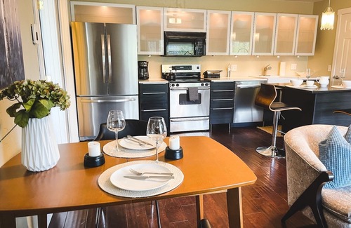 Weisshorn Apartment | Mountain VIEWS, WALK to Town, Modern