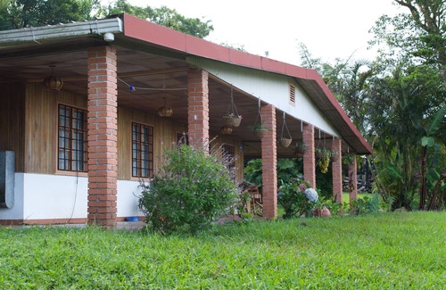 Roble Cottage | Mountain villa 15 minutes from S. José, with spectacular views of the Valle C.