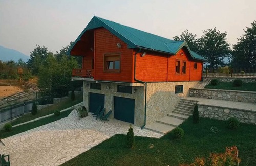 Mojkovac Villa | Mountain Villa Goldilocks with Interior Pool