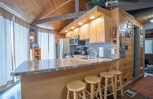 Riverside Villa | Mountain Villas
