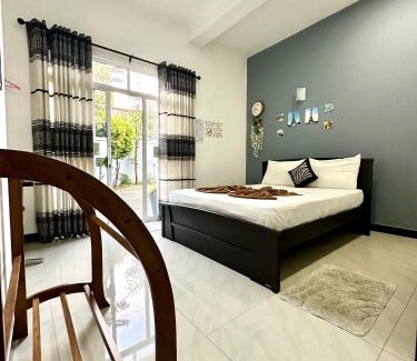 Tennekumbura Villa | Mountain White Villa by Sunrise