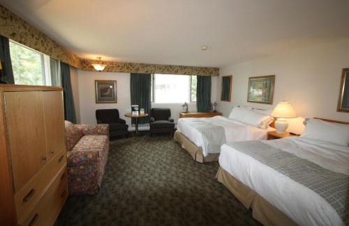 Lake Louise Hotel | Mountaineer Lodge